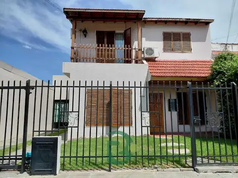Casa 5 ambientes con 2 baños