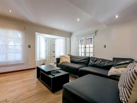 Casa 6 ambientes con 2 baños