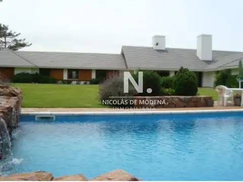 Casa 6 ambientes con 5 baños