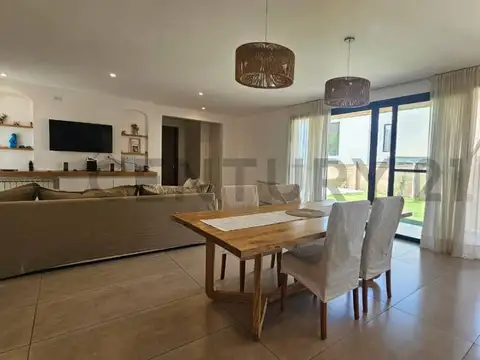 MODERNA CASA EN VENTA BARRIO PRIVADO MENDOZA NORTE