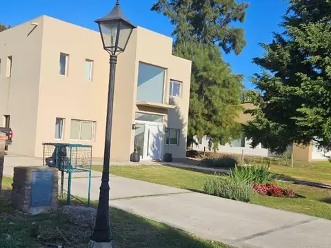 venta Casa 5 ambientes con pileta Haras del Sol