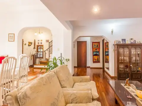Casa 6 ambientes con 3 baños