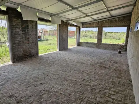 Terreno con vistas a la Laguna con construcción a terminar! 26.000 dólares! Barrio “Lomas del Q...