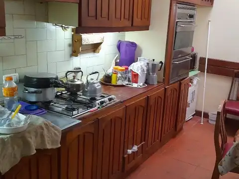 Casa 8 ambientes con 3 baños