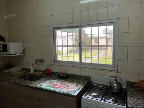 Casa 4 ambientes con 2 baños
