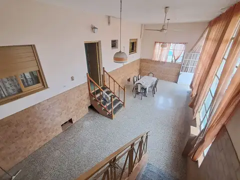 Casa 5 ambientes con 3 baños