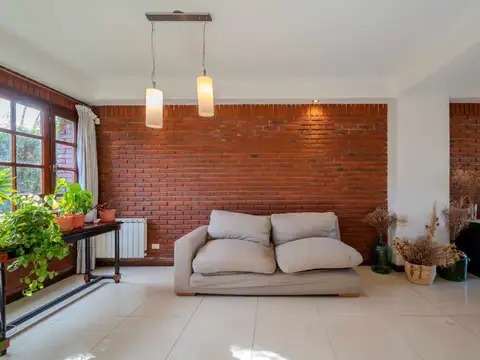 Casa 5 ambientes con 2 baños