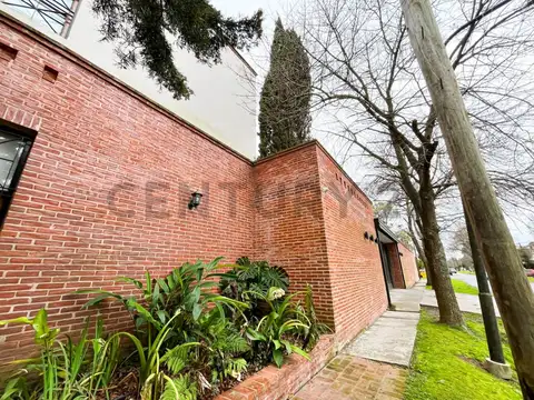 Casa en Venta con 6 cocheras