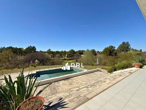 Casa en Venta con 3 cocheras
