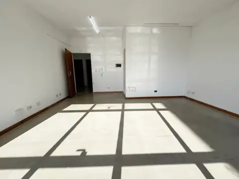 Oficina en Alquiler en Ramos Mejia, $ 640.000