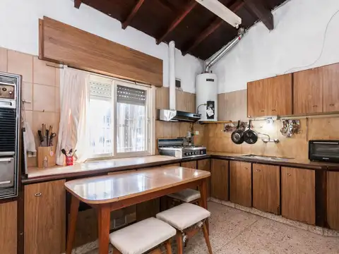 Casa 5 ambientes con 2 baños