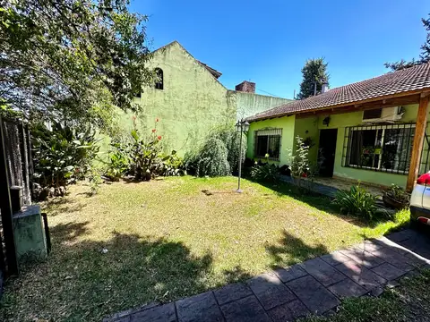 Casa en Venta con 3 cocheras