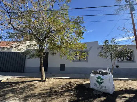 CASA CON DEPARTAMENTO EN VENTA EN GENERAL ROCA