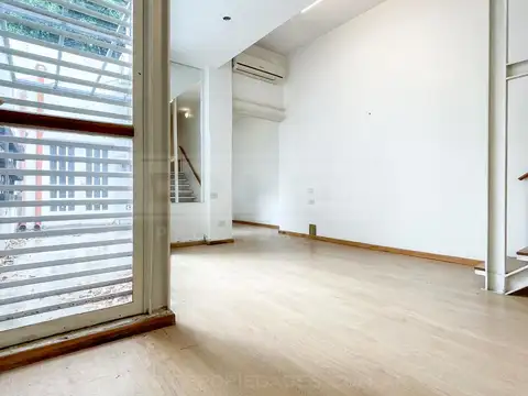 Roque Saenz Peña al 1500 entre Av Maipu y Juan de Garay