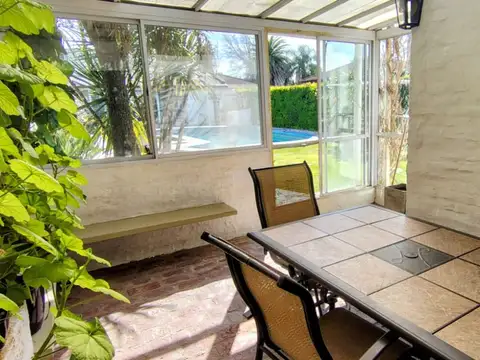 Casa 4 ambientes con 2 baños