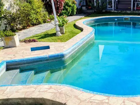 Casa en Venta con 2 cocheras