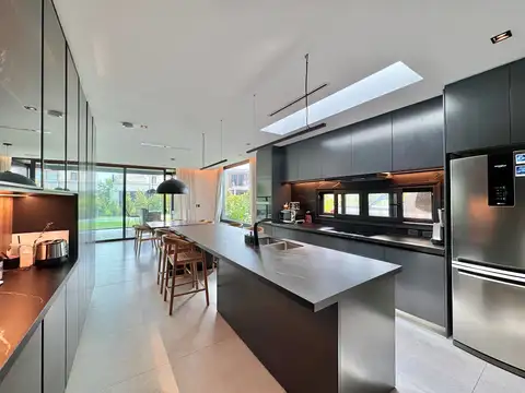 Casa en venta en lote interno en Carpinchos Nordelta