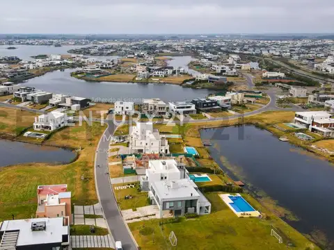 Lote en venta, Barrio Puertos del Lago Costas, al Lago en cul de sac