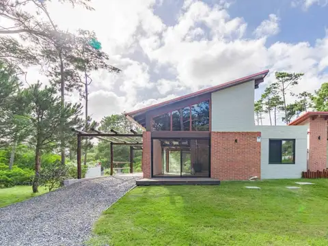 Casa 3 dormitorios en venta en Punta Colorada 