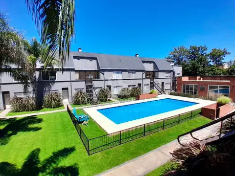 Dúplex en venta de 2 dormitorios c/ cochera en Pilar. Villa Morra 100