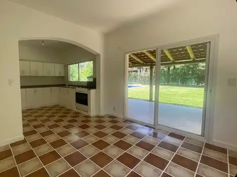 Casa en Venta con 4 cocheras