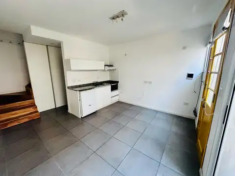 VENTA - Departamento  de Pasillo, Un Dormitorio, Jardín y Parrilla -  Pichincha, Rosario