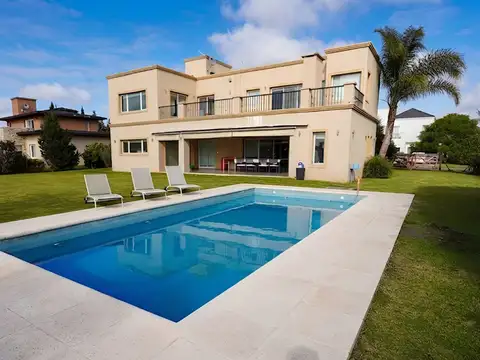 Casa 6Amb Pileta Jardín 2 Balcones La Providencia