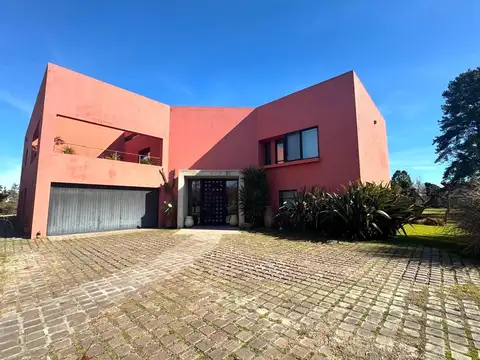 Casa en Alquiler Temporal con 4 cocheras