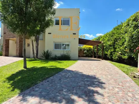 Casa en Venta con 4 cocheras