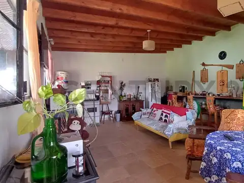 Casa 2 ambientes con 1 baño