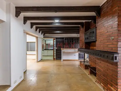 Casa 4 ambientes con 2 baños