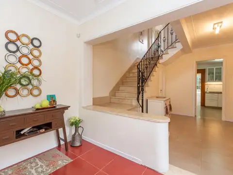 Casa 7 ambientes con 2 baños