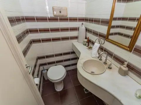 Casa 7 ambientes con 2 baños