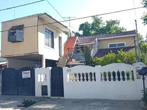 venta casa 3 amb mas dos deptos de 3 amb en Pilar