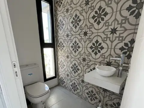 Casa en Venta con 3 cocheras