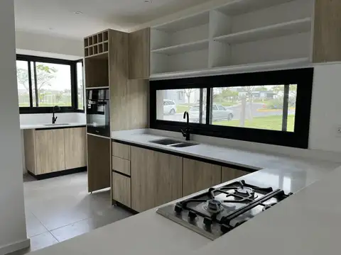 Casa en Venta en Pilar del Este - Santa Elena, USD 197.000