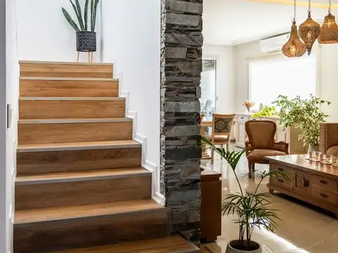 Casa en Alquiler Temporal con 1 cochera