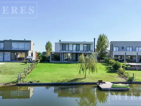 Casa en alquiler sobre lote a la laguna en área 1 Barrio San Sebastián