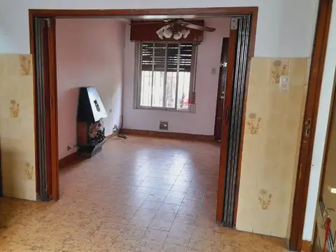 Casa 3 ambientes con 1 baño