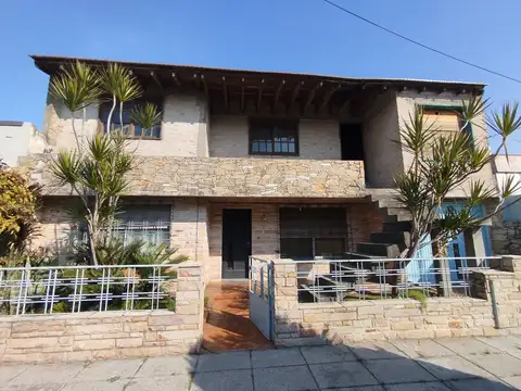 Casa Multifamiliar en venta - A metros del Acceso Oeste