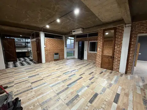 Departamento con ambientes amplios al frente.