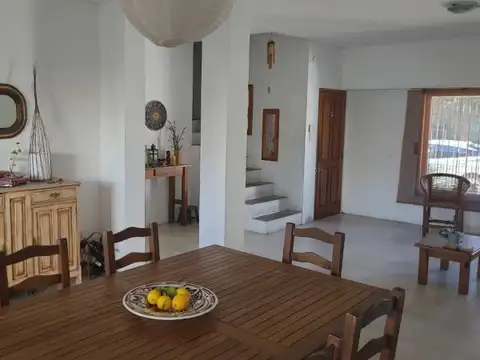 Casa 5 ambientes con 3 baños