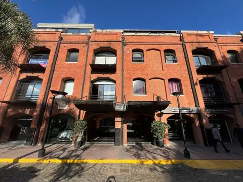 Avenida Alicia Moreau de Justo 2000