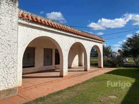Casa 7 ambientes con 2 baños