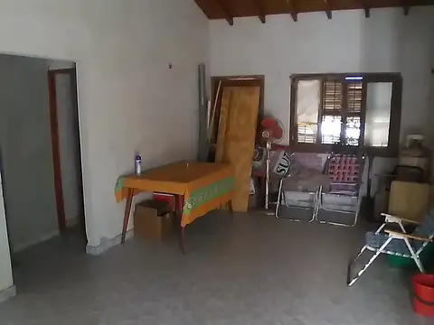 En Venta, casa en PH a reciclar, Villa Gesell, Zona Centro.-