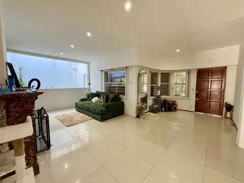 Casa en Venta con 3 cocheras