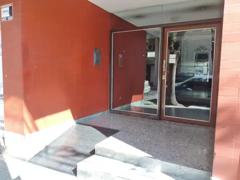 2 amb. Cocina amplia. Lavadero por separado.