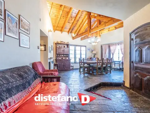 Casa 4 ambientes con 2 baños