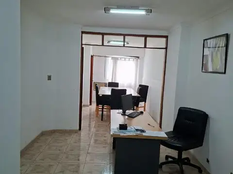 Oficina en Alquiler en Morón, $ 800.000