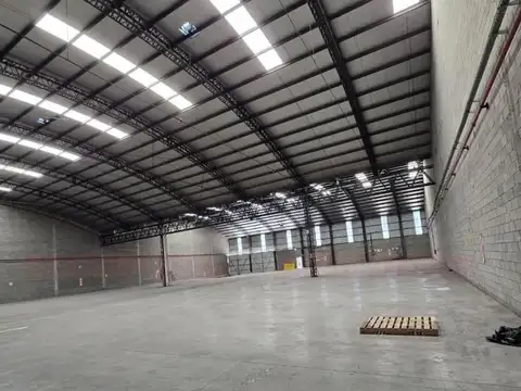 NAVE INDUSTRIAL DE 2400 M² EN PARQUE INDUSTRIAL DE HAEDO